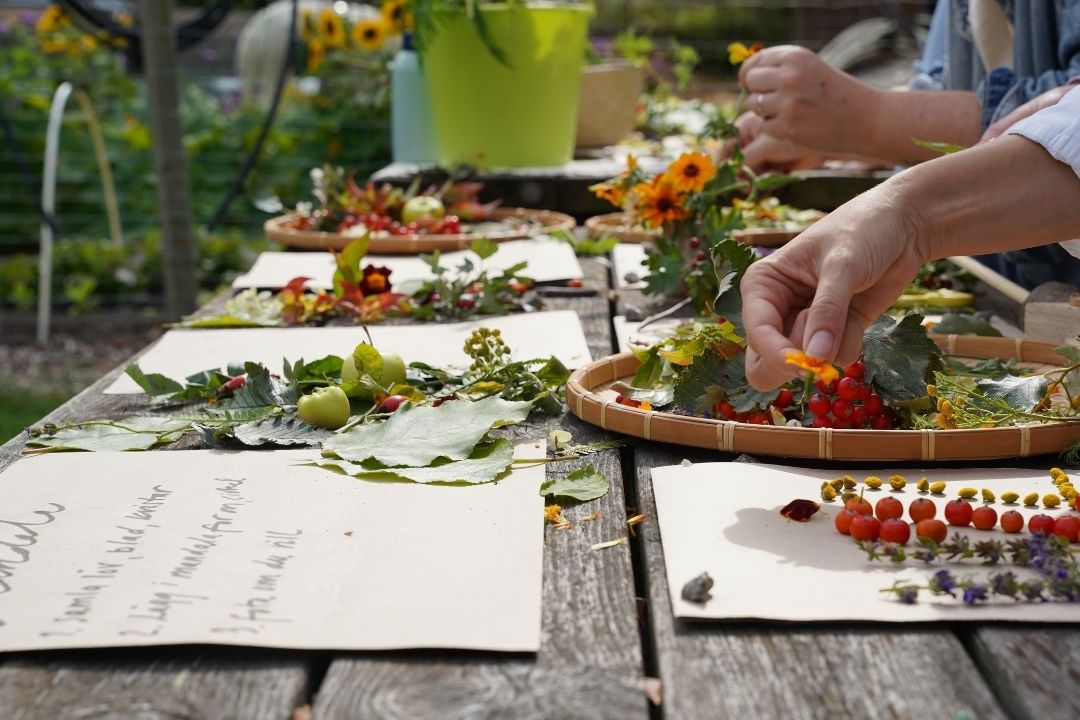 Pysselbord med h&ouml;stiga naturmaterial