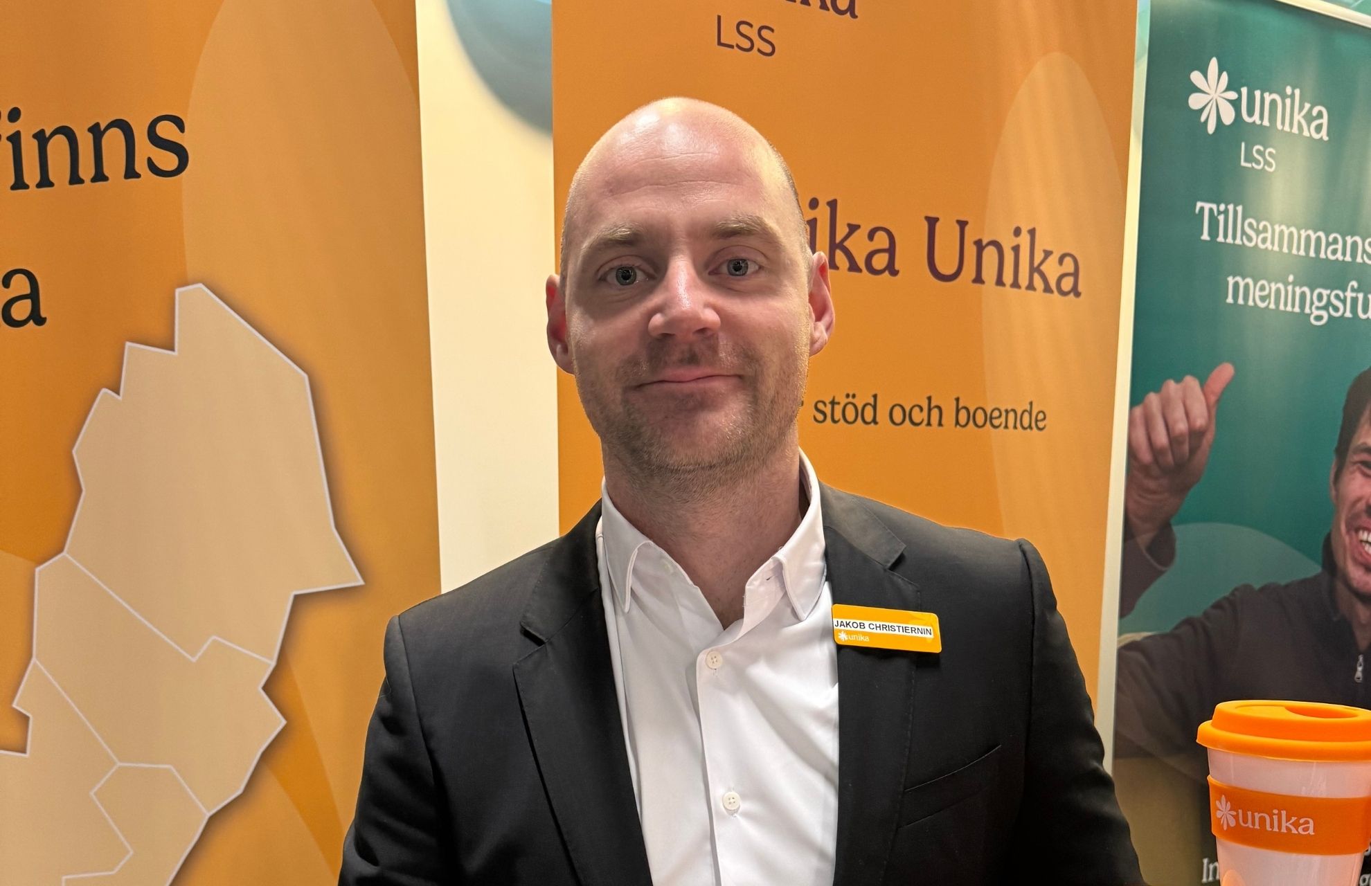 Representanter från Unika i Unikas monter på mässa